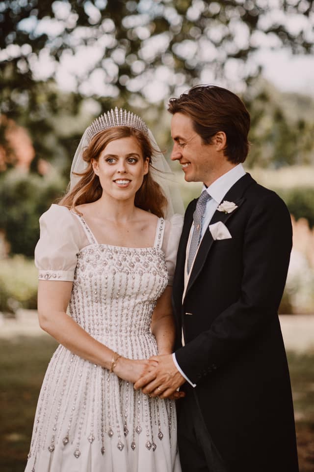 “Ніби з казки”: королівська сім’я поділилася фото з таємного весілля принцеси
