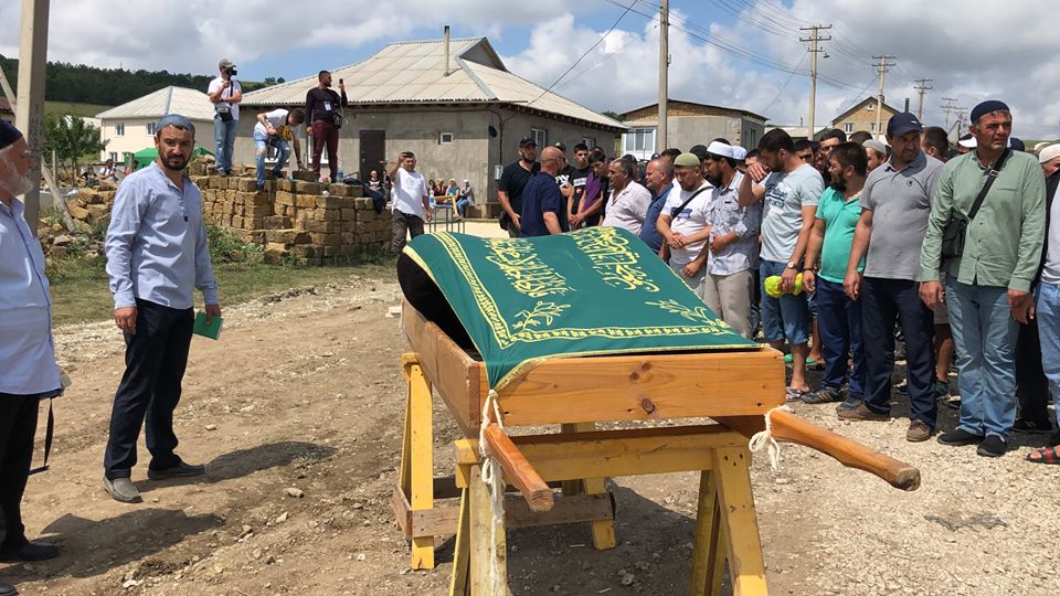 Люди не стримують сліз! В окупованому Криму поховали маленького Мусу Сулейманова