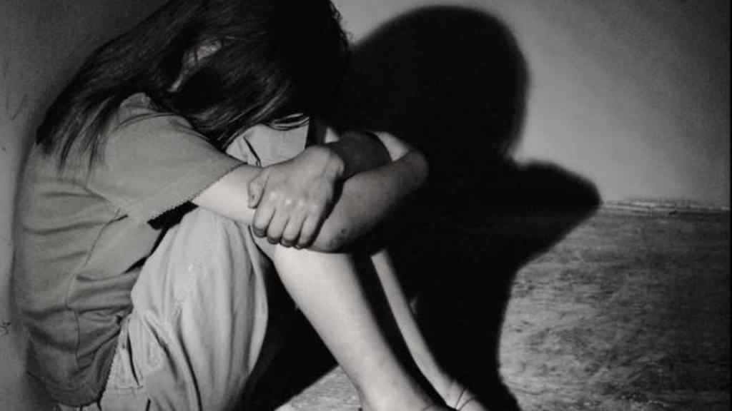 “А після знущань пригостив смаколиками і відвіз додому”: У Сумах чоловік згвалтував 9-річну дівчинку на орендованій квартирі