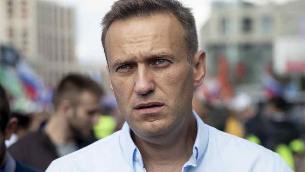Стан критичний. Навальний не виходить з коми. Не дають вивезти за кордон: у Путіна вже прокоментували