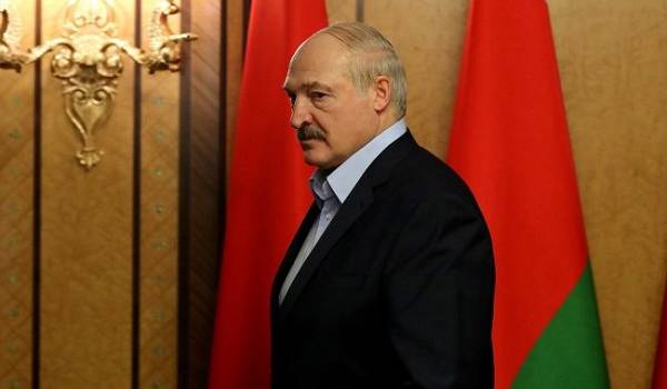 “У себе порядок наведіть!”: Лукашенко не став мовчати. Випалив скандальну заяву. “Країну ми нікому не віддамо”
