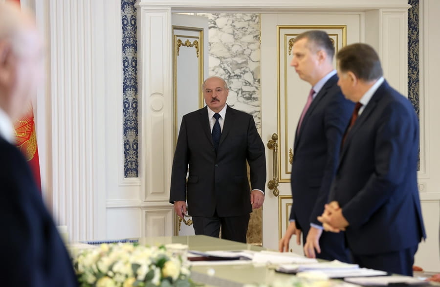 Просто в Адміністрації! Лукашенку доповіли – “таємний” лист. Це кінець, вже завтра