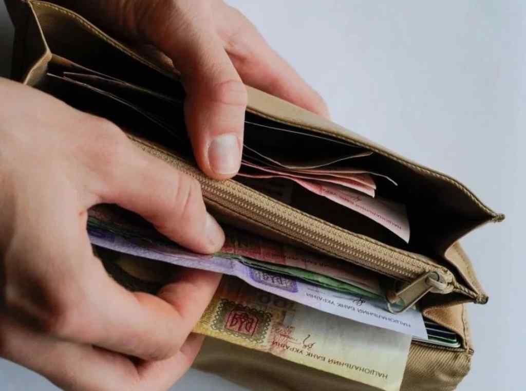 “Серйозна проблема для бюджету”. В Україні зросте мінімальна зарплата: де візьмуть необхідну суму
