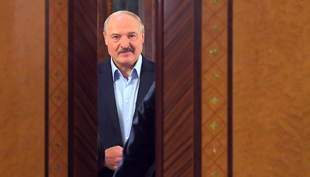 “Люди з кримінальним минулим і безробітні”: Лукашенко скликав термінову нараду. “Навести порядок”