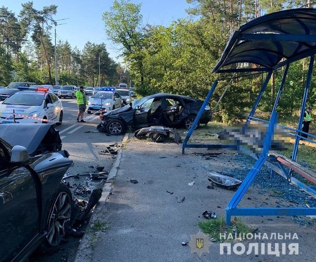Жахлива ДТП під Києвом. 3 людей загинуло, шестеро – травмовані. Автомобілі розбиті в друзки