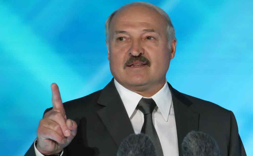 Лукашенко не здається. В Мінську, Бобруйську та Бресті почали затримувати: ловлять і тягнуть силою