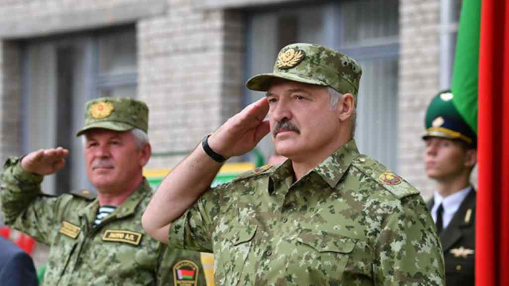 Військова техніка РФ! Біля кордону, Лукашенко шокував новою заявою: вступився за Путіна