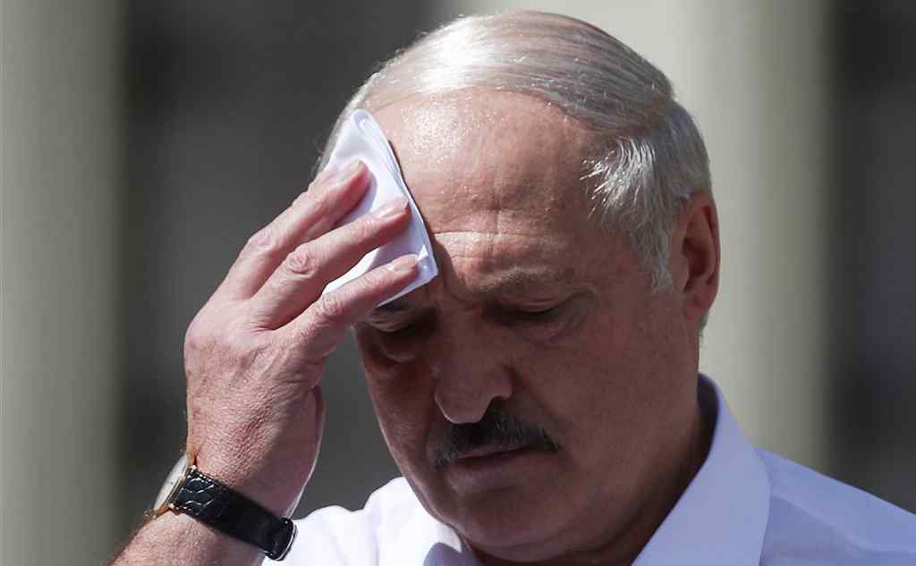 “Чому не на колінах?” У Лукашенка знову відзначилися, їх жорстко “рознесли”: “Прямо як у Північній Кореї”