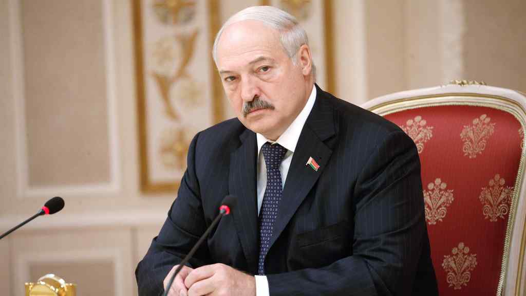 “Не потрібні заморські уряди”. Лукашенко вибухнув різким зверненням, слів не добирав. “Нам не по дорозі”