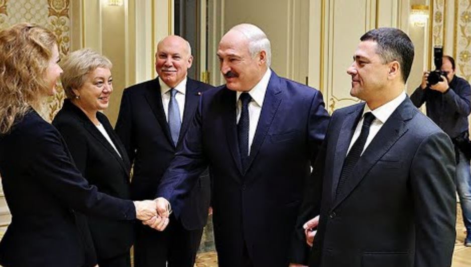 Тиск підскочив! Лукашенка покрили з ніг до голови, дісталося з лишком: на підвищених тонах