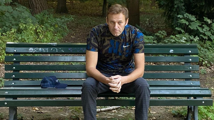 “Персонаж фільму “Володар кілець”. Навальний вразив деталями власного стану: “Вчитимусь стояти на одній нозі”