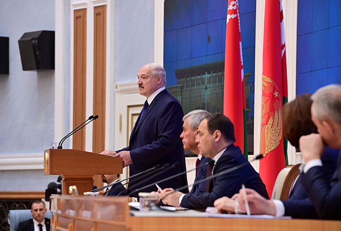“Навіть якби і хотілося”. У Лукашенка відреагували на резонансне рішення, відірвані від реалій. “Закликає в нікуди”