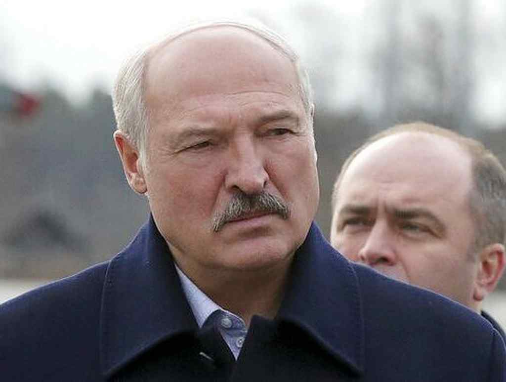 Терміново! Він пішов: шокуючі події в Білорусі. Бацька це зробив особисто. Позбавили рангів