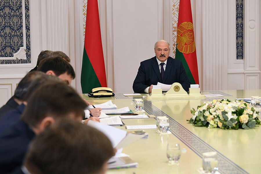 Лукашенко все! Він пішов – вдарив за спиною. Йому вже нічого не допоможе – повстали всі