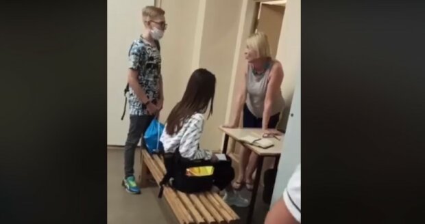 “Рот закрий! Я тобі слова не давала!!!”: Скандал у київському коледжі. Несамовита викладачка накинулась на студента