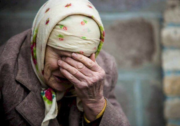 “Вигнали стареньку з її ж дому”: Нечуваний скандал на Львівщині – пенсіонерка змушена жити у лісі