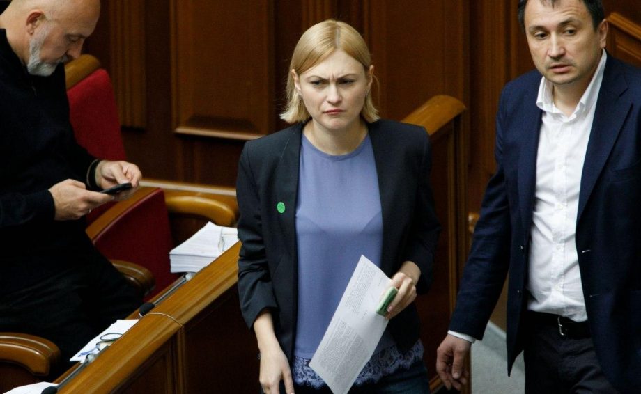“Треба заспокоїтися”. “Слуги” відреагували на скандальну заяву ЄС, українці аплодують: нічого не загрожує