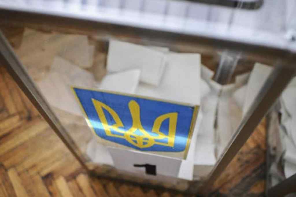 Другий тур виборів на Львівщині: у місті гучний скандал – відбувається немислиме. “Завершили волевиявлення”