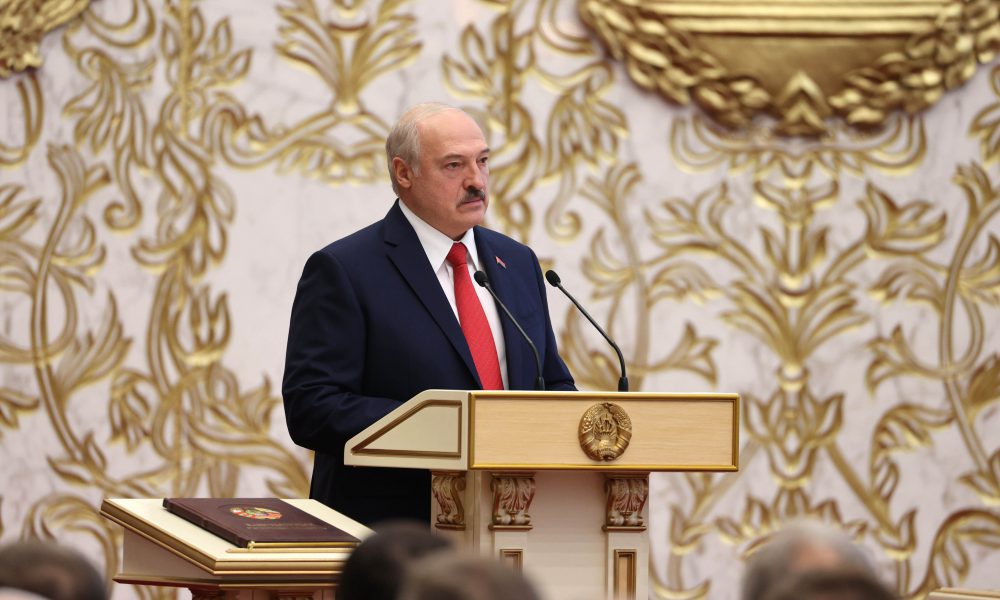 У ці хвилини – Лукашенка підкосило. Не стало, прибрали його – картбланш. Силовики оточили, здався!