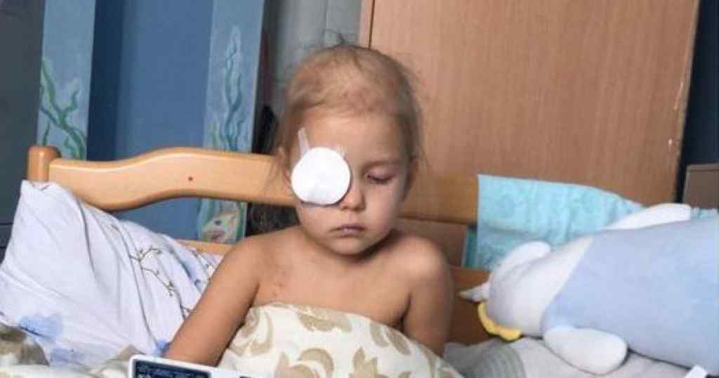Негайної допомоги потребує Софійка: онкологія “з’їдає” око дитини