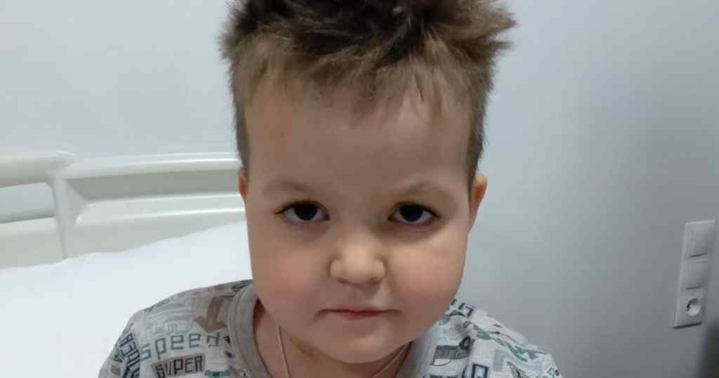 6-річний Максимко вже втретє бореться за своє життя з онкологією і потребує допомоги
