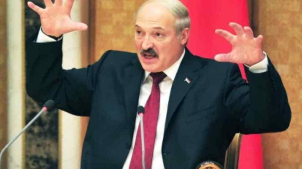 10 хвилин тому! Журналіста затримали – режим Лукашенка ніяк не зупиниться : схопили, просто біля будинку!