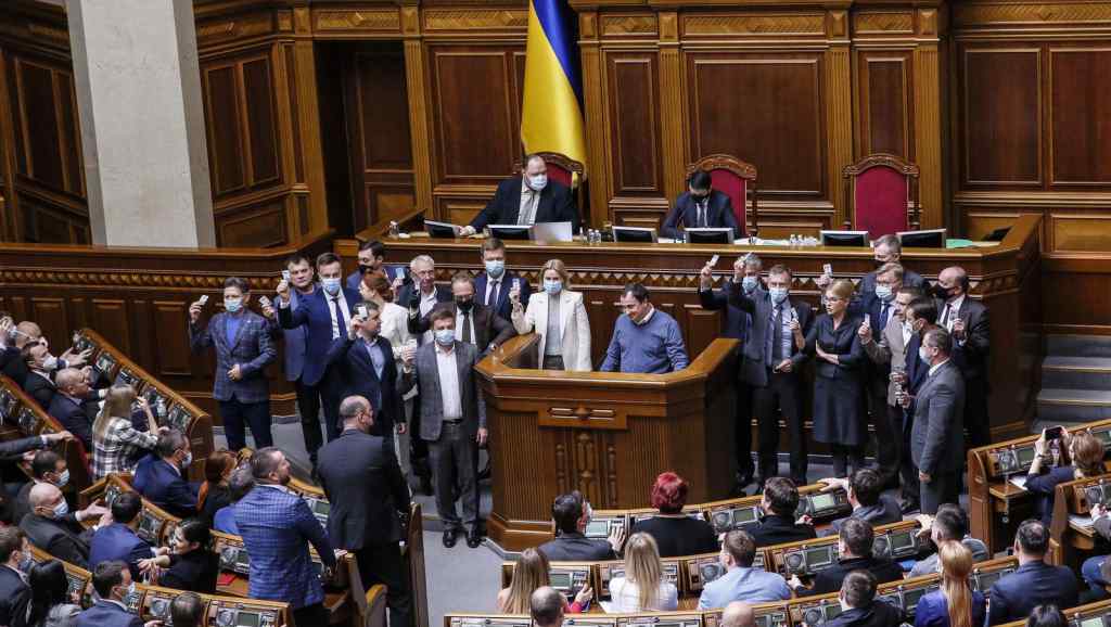 Розпочнуть з чиновників! Депутати не чекали- карколомна заява. Потрібно діяти –  українці підтримують. Почалось