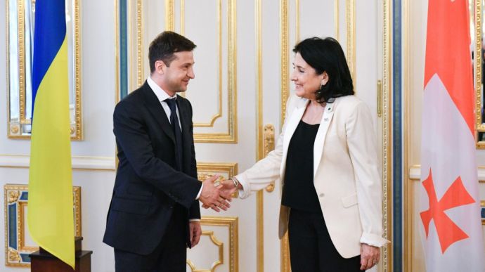 Вже сьогодні: візит до Києва президента Грузії. Нарешті-розпочався процес відбудови зруйнованих стосунків!