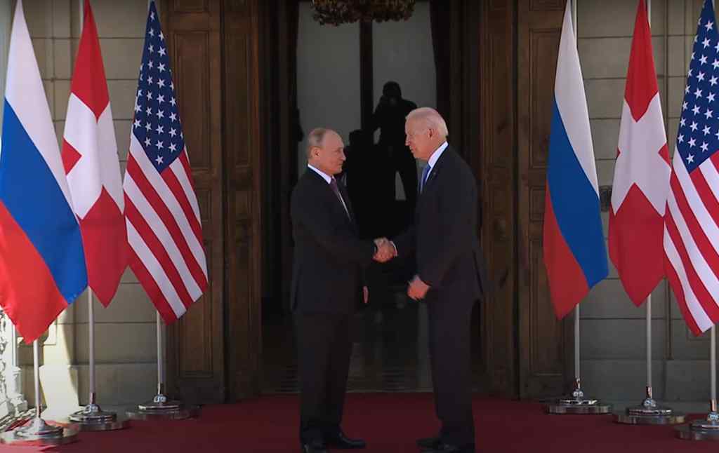 Щойно! Переговори Байдена і Путіна почались! Лідери потисли один одному руки