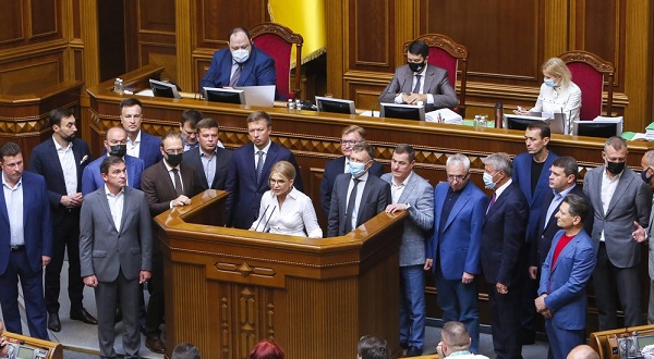 Просто з трибуни! Тимошенко ніяк не заспокоїться – Ми все одно доб’ємося