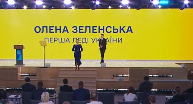 Під час форуму! Олена Зеленська приголомшила – такого ще ніхто не робив. Українці вражені є чим пишатись -браво!