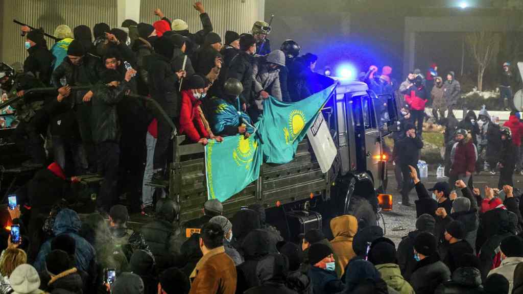 Поки ми спали! Ситуація в Казахстані сьогодні: арештовано більше 5 тис. людей. Хроніка протестів – люди незадоволені
