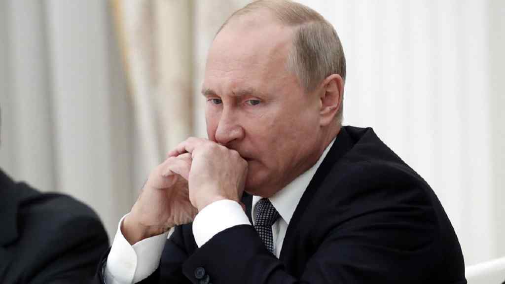 Інформаційний бункер! Путін не читає документи – оточення злило все. Довіряє переказам генералів!