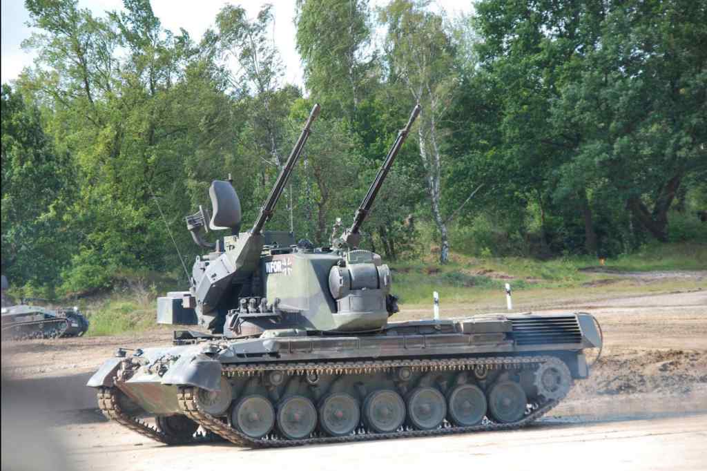 Німеччина передасть Україні гаубиці Panzerhaubitz! Поставка «зенітних танків» Gepard – країна змінила політику щодо непостачання